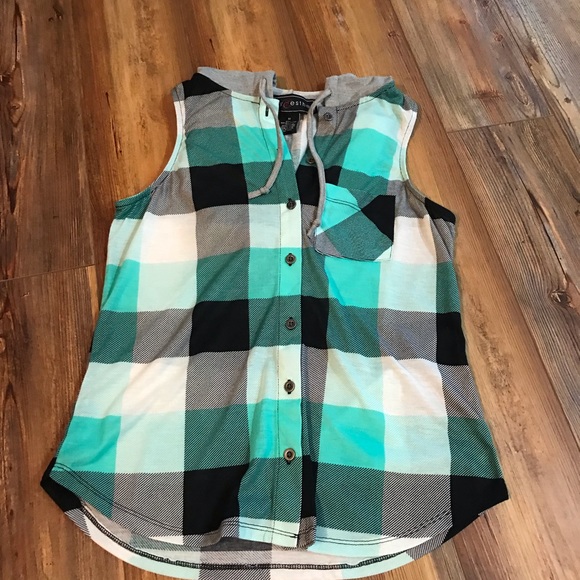 ♦️SOLD♦️Super cute shirt - Picture 2 of 5